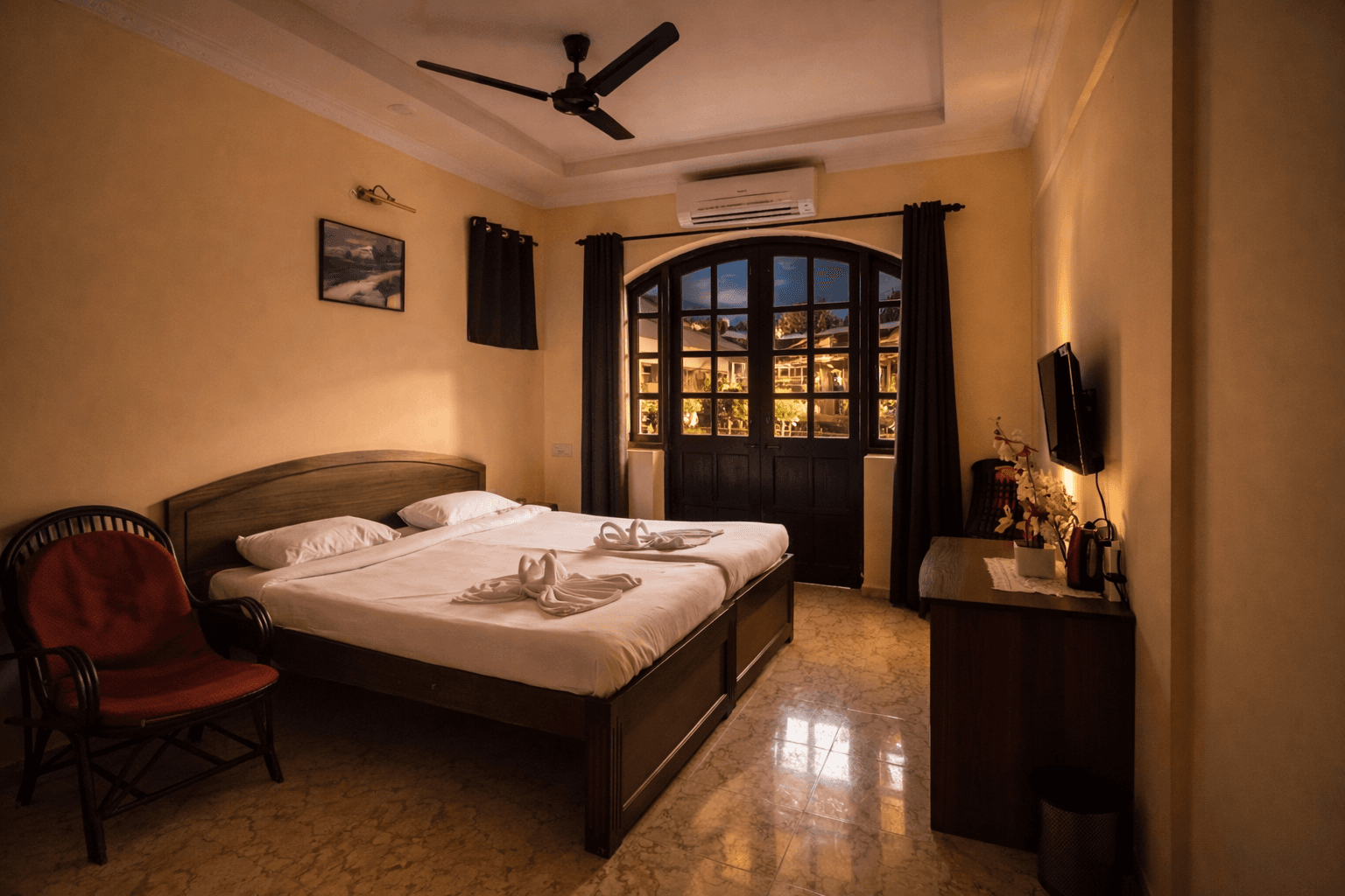About Hotel Picnic Plaza